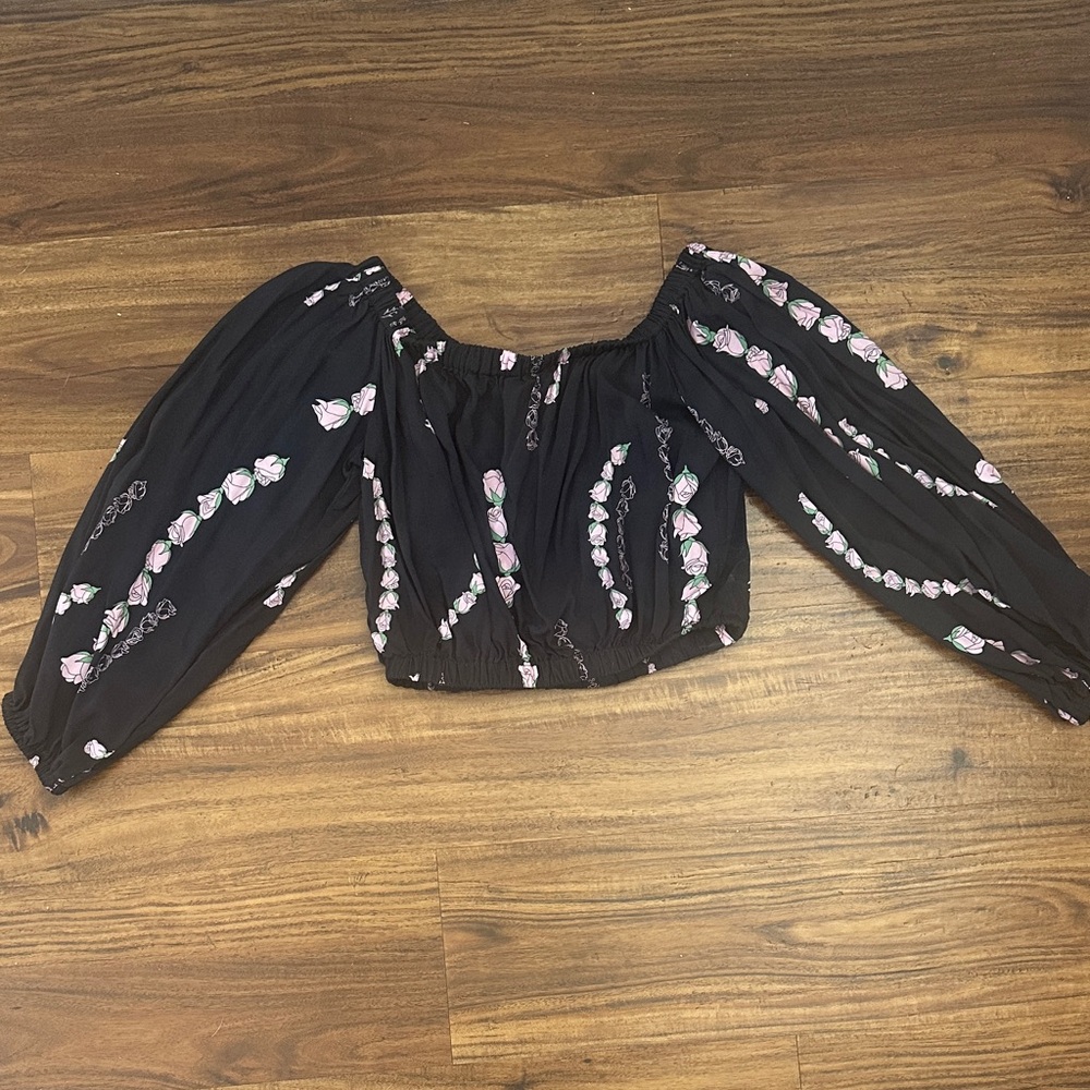 Kahulale’a Hawaiian Brand Black Floral Women's Blouse M